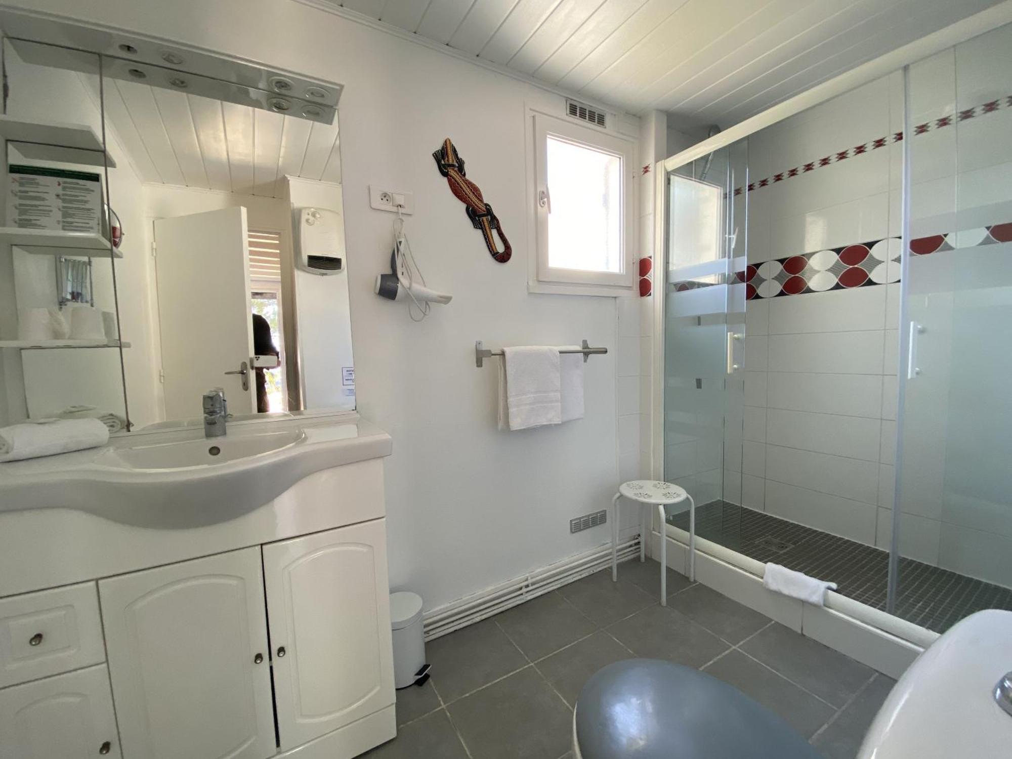 Hotel Des 4 Vents "Esprit Camargue" Aigues-Mortes Rum bild