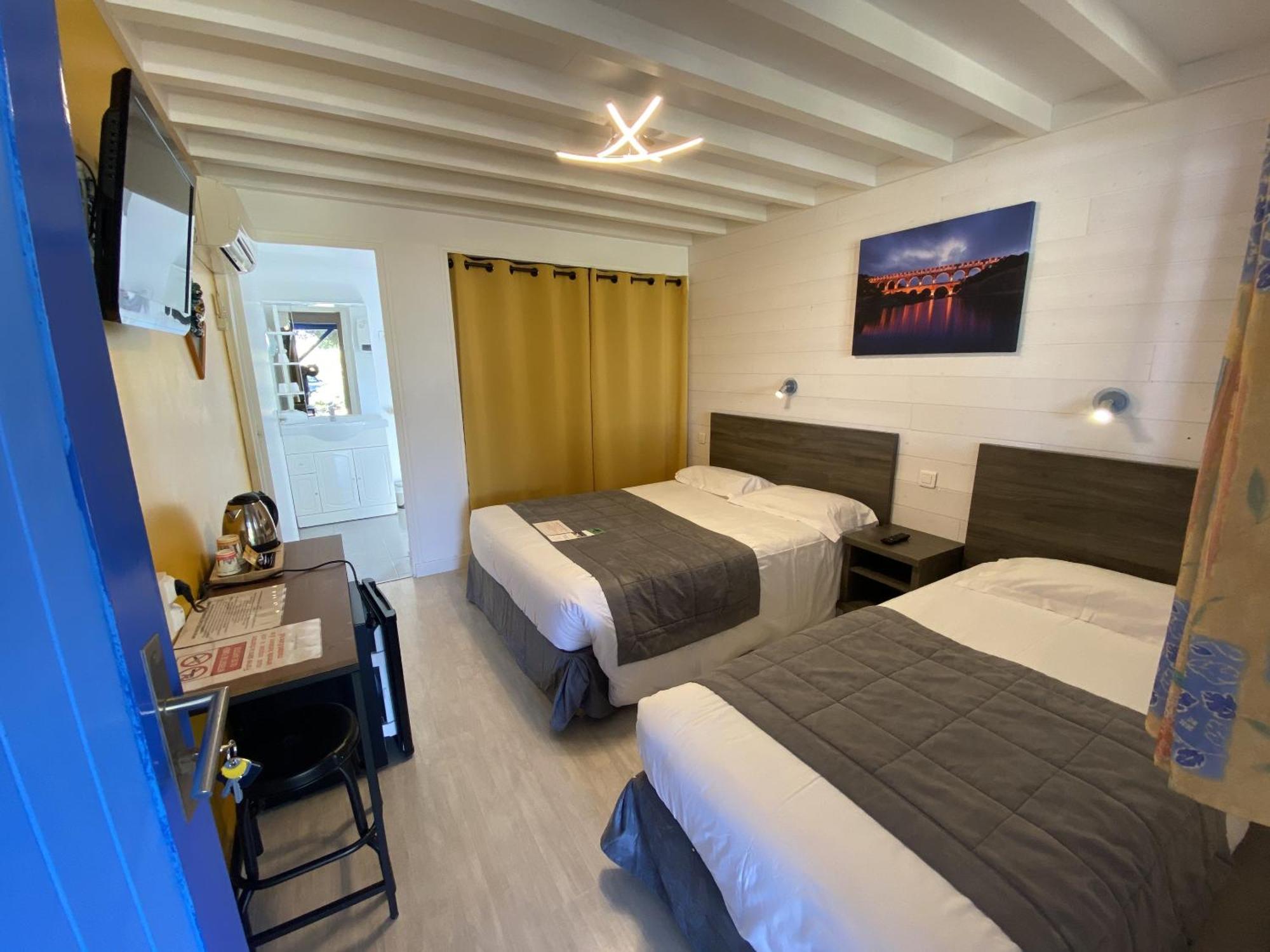 Hotel Des 4 Vents "Esprit Camargue" Aigues-Mortes Rum bild