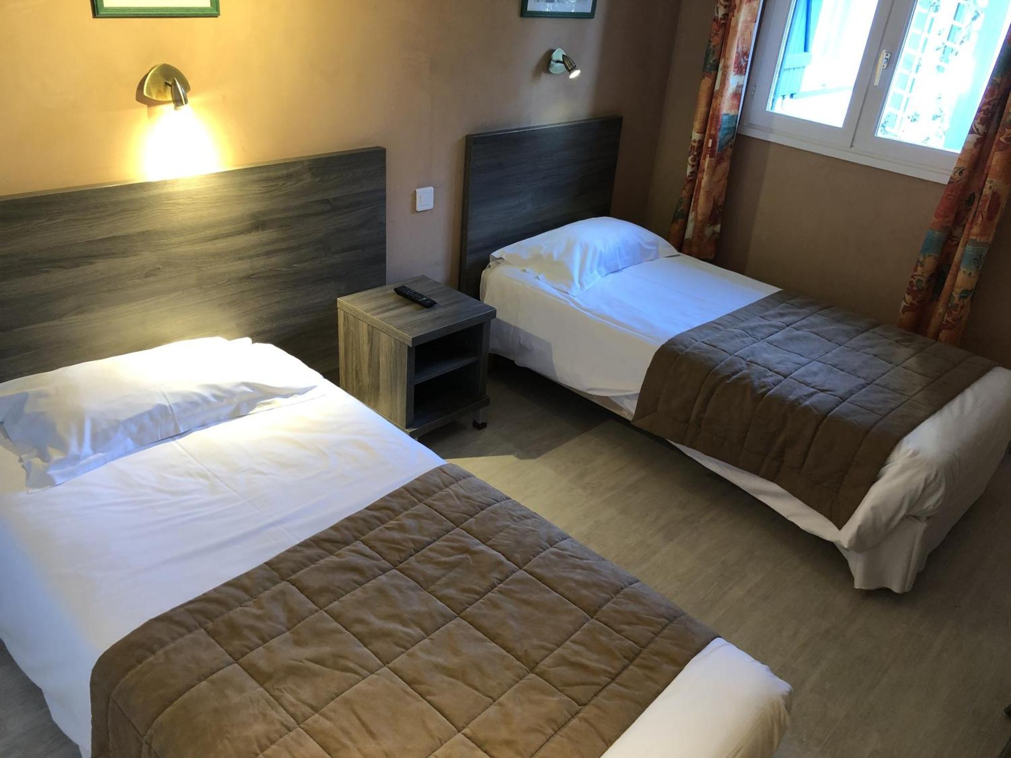 Hotel Des 4 Vents "Esprit Camargue" Aigues-Mortes Rum bild