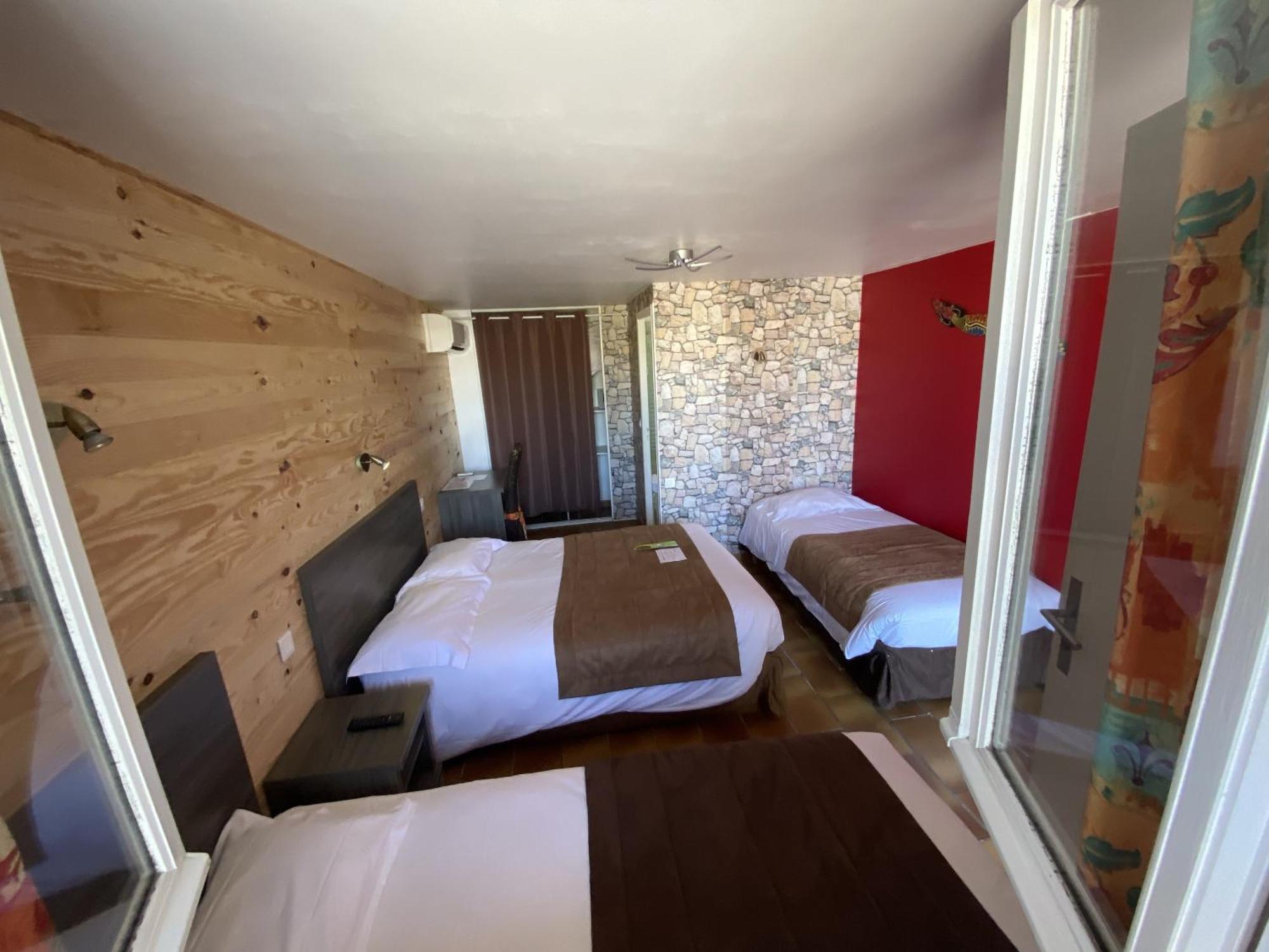 Hotel Des 4 Vents "Esprit Camargue" Aigues-Mortes Rum bild